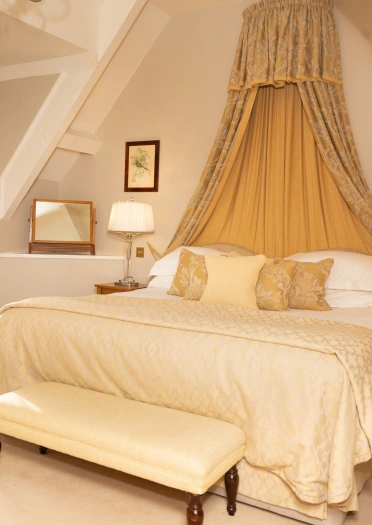 Deluxe hotel bedroom.
